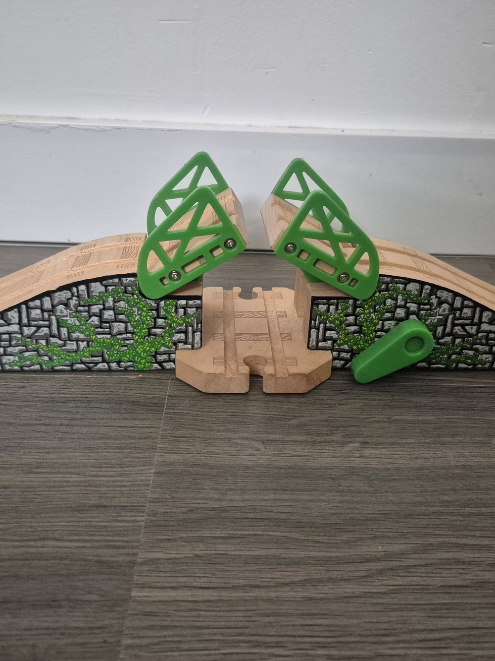 Thomas & Friends Wooden Railway Stone/Green Drawbridge